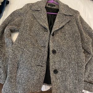 Beautiful trendy winter jacket! Size medium
